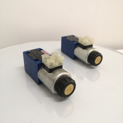 R900561276 4we6y62/Eg24n9K4 Válvula direccional de solenoide para aceite de Rexroth Tamaño del paquete