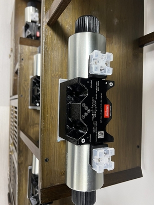 DG4V-5-3CJ-M-U-H7-29-EN124 Válvula de solenoide con un peso bruto del paquete de 5.000 kg