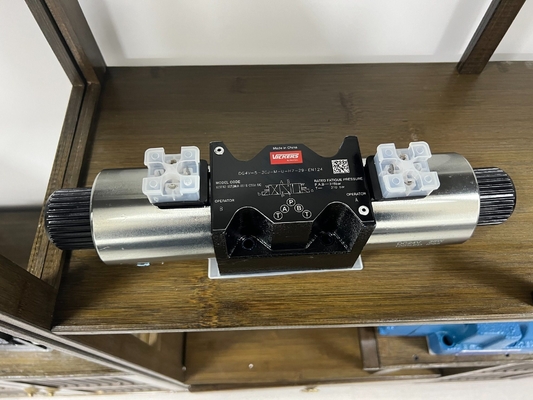 Válvula solenoide hidráulica Dg4V-5s-2bj-M-U-H5-20 con 5.00cm * 4.00cm * 5.00cm Tamaño del paquete