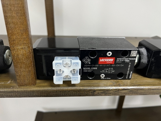 Válvula de solenoide de uso industrial Dg4V-3-2al-M-U-H7-69-En124 Repuestos hidráulicos