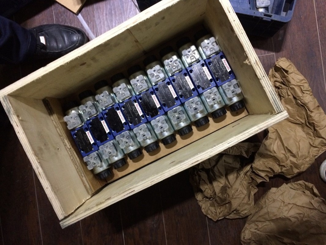 Válvula de control hidráulico para pavimentadora Mejore el rendimiento y la durabilidad de su pavimentadora