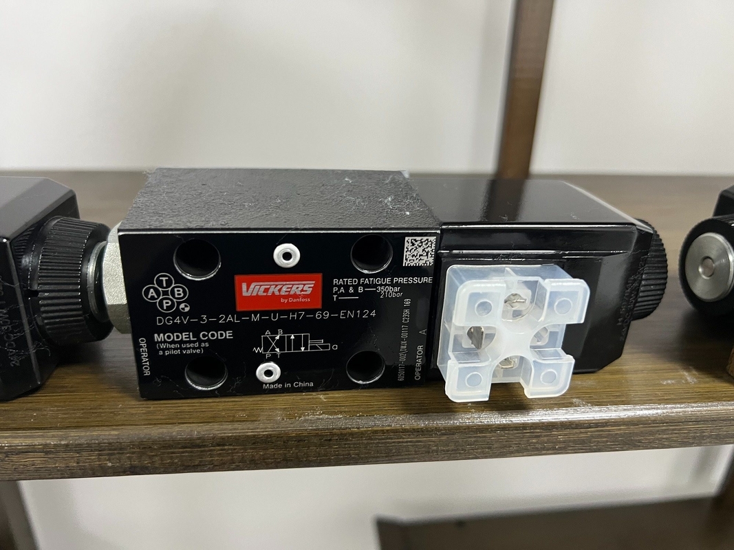 Válvula de solenoide de uso industrial Dg4V-3-2al-M-U-H7-69-En124 Repuestos hidráulicos